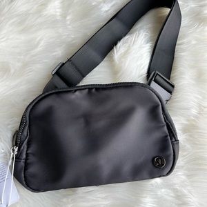 Lululemon Everywhere Belt Bag